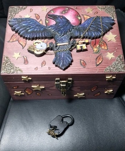 Wooden chest trunk - -,