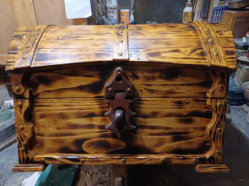 Wooden chest trunk pirates sea - pirates,