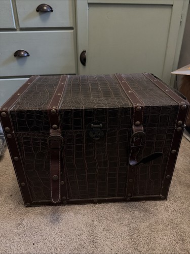 Large vintage style trunk - large,